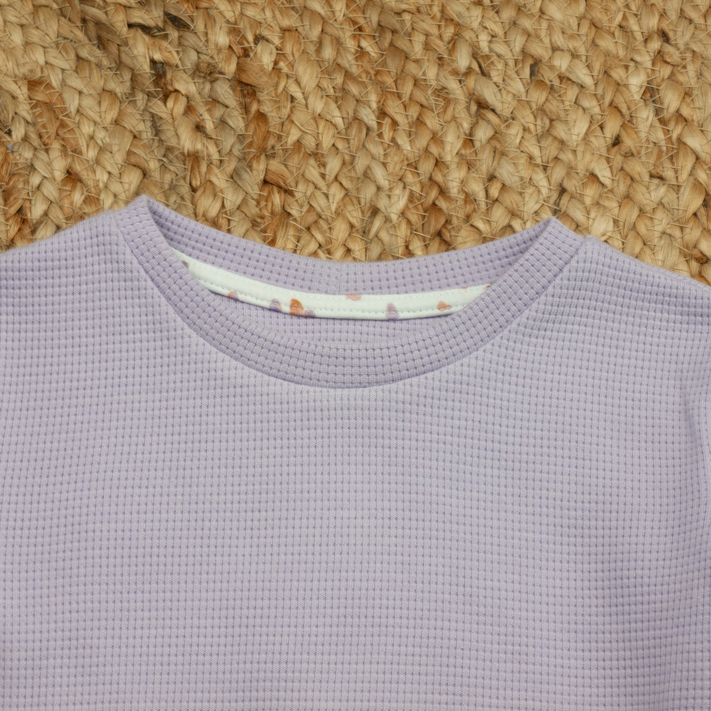 Herzchen-Sweater aus Waffelstrick mit Rüsche Größe 74 bis 134 (Artikelnummer: A003W001)