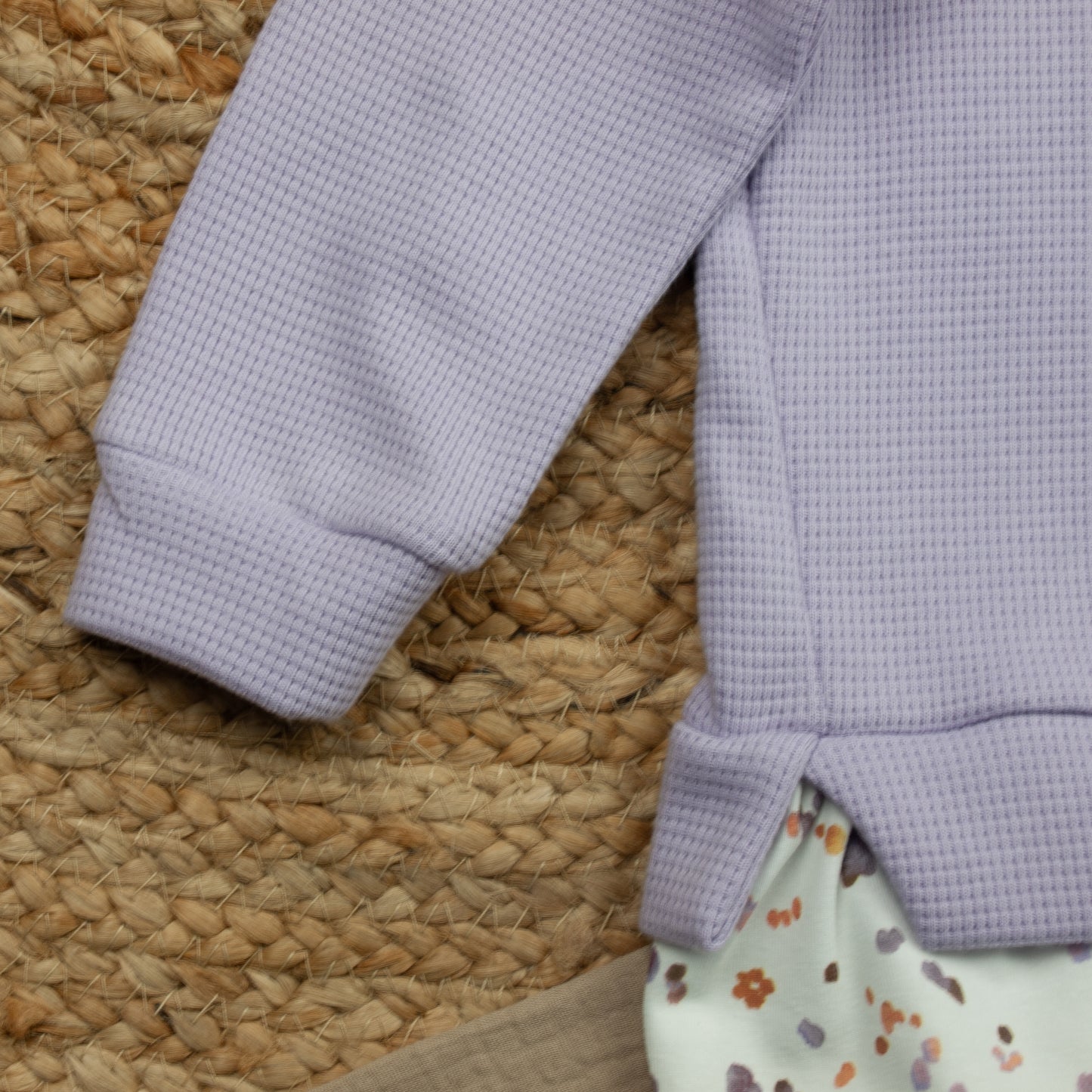 Herzchen-Sweater aus Waffelstrick mit Rüsche Größe 74 bis 134 (Artikelnummer: A003W001)
