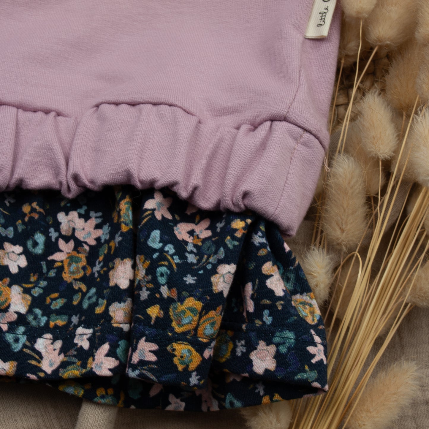 Herzchen-Sweater aus Waffelstrick mit Rüsche Größe 74 bis 134 (Artikelnummer: A003W001)