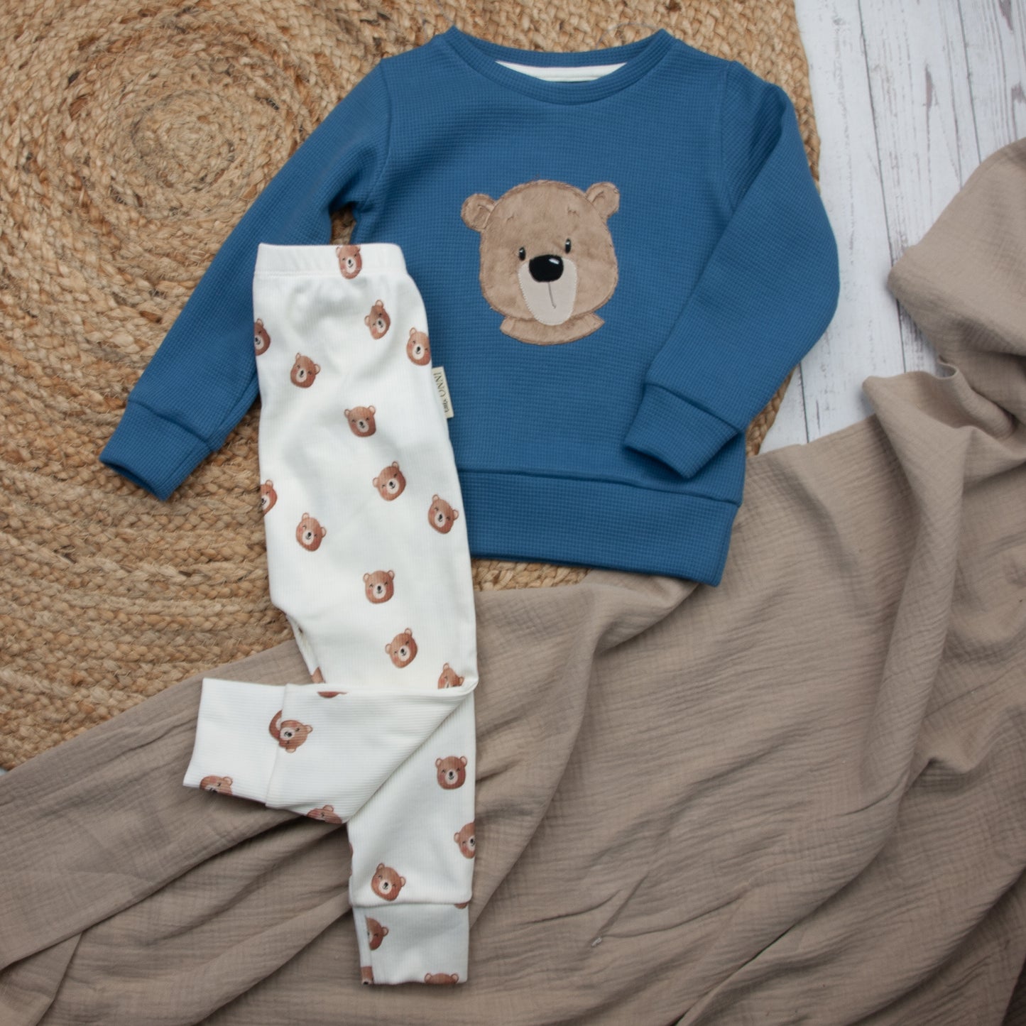 Pullover mit Bären-Applikation Größe 80 bis 134 (Artikelnummer: A001A004)